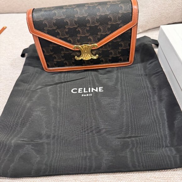 CELINE MARGO IN TRIOMPHE CANVAS AND CALFSKIN - Picture 5 of 7